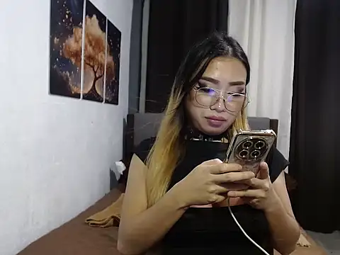 ladybigmeatXX online show from November 2025 04:56:01 AM