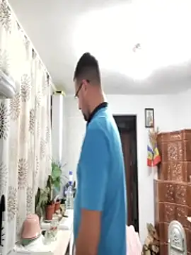 Snapshot of flowdmxx chatting on November 2025 04:30:02 PM flowdmxx online show from November 2025 04:30:02 PM