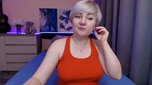 BlondPearl online show from June 2026 07:45:01 PM