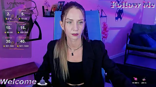 Snapshot of GrayceWild chatting on September 2025 11:44:02 AM GrayceWild online show from September 2025 11:44:02 AM
