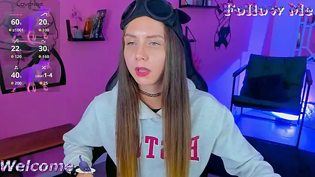 Snapshot of GrayceWild chatting on October 2025 11:50:02 AM GrayceWild online show from October 2025 11:50:02 AM