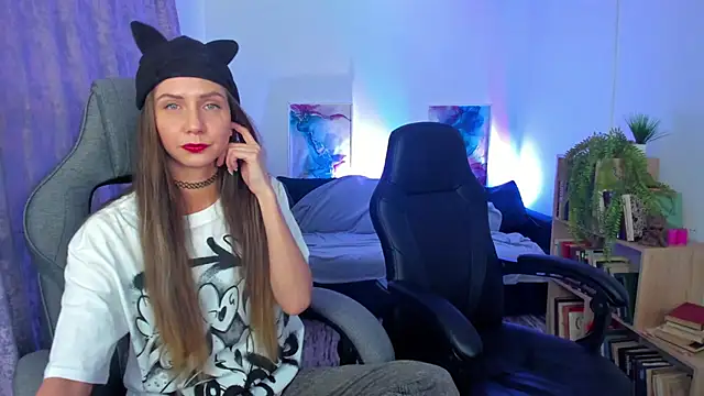 Snapshot of GrayceWild chatting on November 2025 11:32:02 AM GrayceWild online show from November 2025 11:32:02 AM