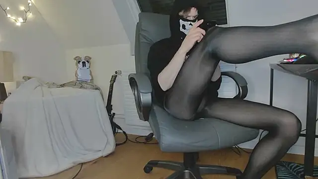 Snapshot of Nyl0nnickb0y chatting on February 2026 09:11:01 PM Nyl0nnickb0y online show from February 2026 09:11:01 PM