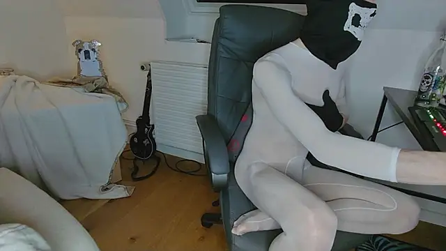 Snapshot of Nyl0nnickb0y chatting on March 2026 09:10:01 PM Nyl0nnickb0y online show from March 2026 09:10:01 PM