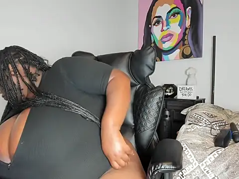 Snapshot of SexyHugeblackTitties chatting on October 2025 12:58:01 PM SexyHugeblackTitties online show from October 2025 12:58:01 PM