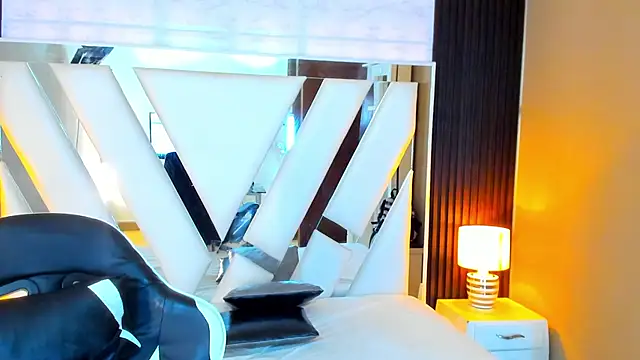 Snapshot of Linda4Petite chatting on November 2025 06:04:02 PM Linda4Petite online show from November 2025 06:04:02 PM