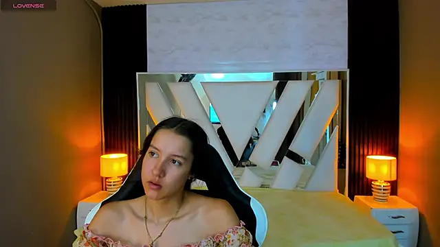 Snapshot of Linda4Petite chatting on November 2025 01:17:02 PM Linda4Petite online show from November 2025 01:17:02 PM