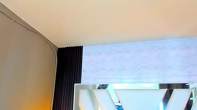 Snapshot of Linda4Petite chatting on November 2025 06:01:02 PM Linda4Petite online show from November 2025 06:01:02 PM