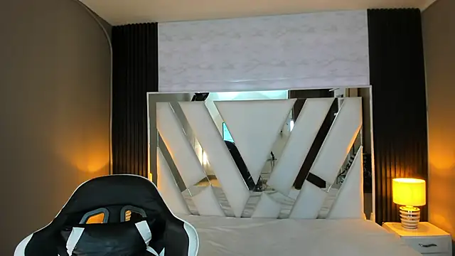 Snapshot of Linda4Petite chatting on December 2025 06:24:02 PM Linda4Petite online show from December 2025 06:24:02 PM