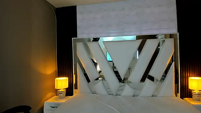 Linda4Petite online show from December 2025 06:05:02 PM