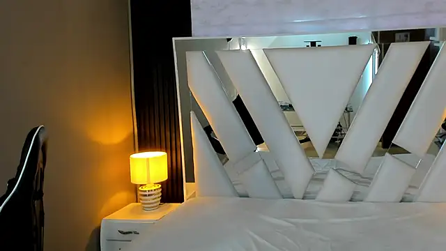 Linda4Petite online show from February 2026 05:55:02 PM