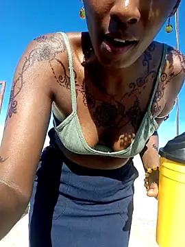 Snapshot of lynnkatrina chatting on March 2026 01:33:02 PM lynnkatrina online show from March 2026 01:33:02 PM