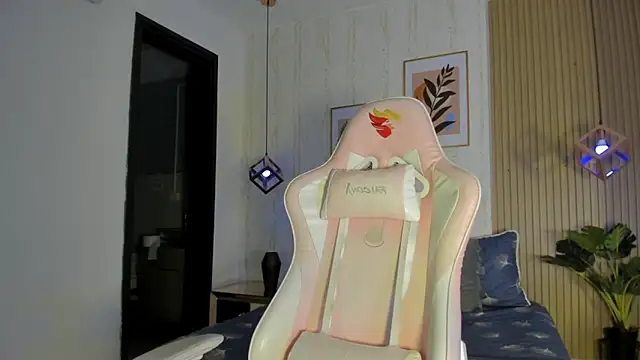 CameronCollins  online show from October 2025 07:51:01 PM