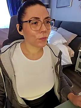 Snapshot of Ellie-L-Elizabeth chatting on December 2024 03:44:01 PM Ellie-L-Elizabeth online show from December 2024 03:44:01 PM