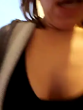 Snapshot of Ellie-L-Elizabeth chatting on January 2025 03:01:02 PM Ellie-L-Elizabeth online show from January 2025 03:01:02 PM