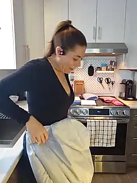 Snapshot of Ellie-L-Elizabeth chatting on January 2025 02:39:01 PM Ellie-L-Elizabeth online show from January 2025 02:39:01 PM