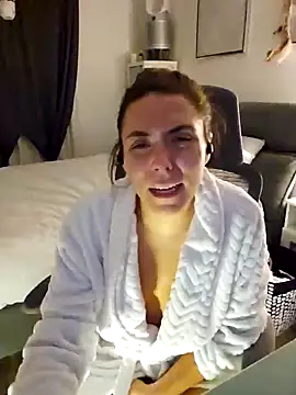 Snapshot of Ellie-L-Elizabeth chatting on February 2025 01:43:01 AM Ellie-L-Elizabeth online show from February 2025 01:43:01 AM