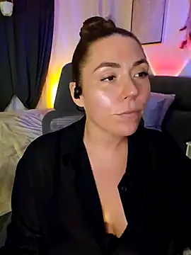 Snapshot of Ellie-L-Elizabeth chatting on March 2025 12:10:02 AM Ellie-L-Elizabeth online show from March 2025 12:10:02 AM