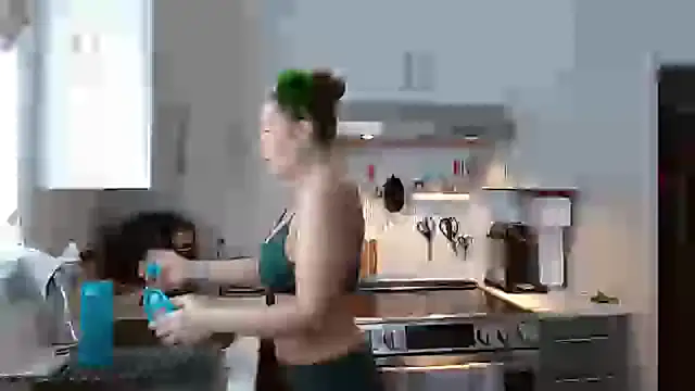 Snapshot of Ellie-L-Elizabeth chatting on March 2025 03:18:02 PM Ellie-L-Elizabeth online show from March 2025 03:18:02 PM