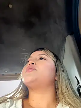 Snapshot of lunablossom_ chatting on September 2025 09:09:02 PM lunablossom online show from September 2025 09:09:02 PM