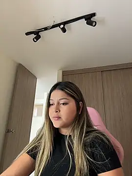 lunablossom  online show from April 2026 08:22:02 PM