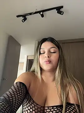 lunablossom  online show from May 2026 09:42:01 PM