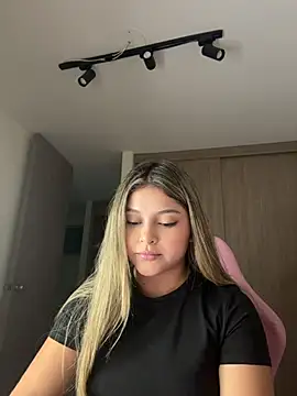 lunablossom  online show from June 2026 01:38:02 AM