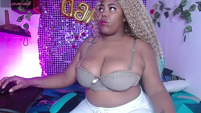 Snapshot of niawk_ chatting on October 2025 01:44:02 PM niawk online show from October 2025 01:44:02 PM