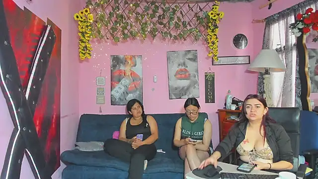 lesbiancuple online show from April 2026 01:41:01 PM