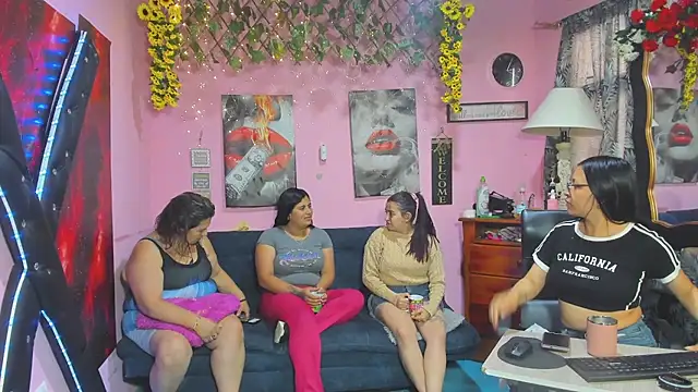 lesbiancuple online show from April 2026 12:16:02 PM