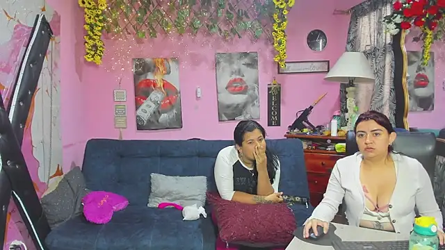 lesbiancuple online show from April 2026 12:10:02 PM