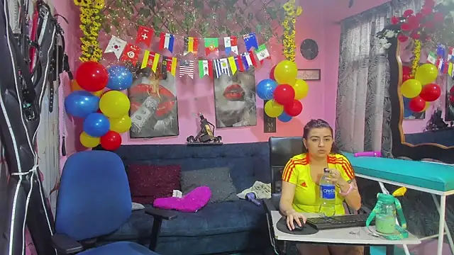 lesbiancuple online show from June 2026 12:18:02 PM