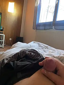 RenaudS-02 online show from May 2026 05:01:02 AM