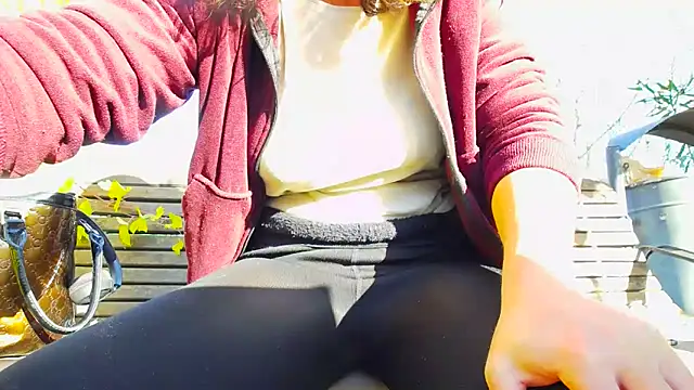 Snapshot of SquirtyMellissaLabia chatting on November 2025 06:47:02 AM SquirtyMellissaLabia online show from November 2025 06:47:02 AM