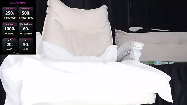 Snapshot of qianqian_ chatting on November 2025 10:51:02 AM qianqian online show from November 2025 10:51:02 AM