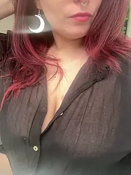 Snapshot of LunaMoongirl chatting on January 2025 01:35:01 PM LunaMoongirl online show from January 2025 01:35:01 PM