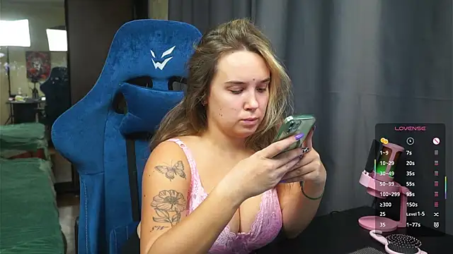 Sandra SW  online show from November 2025 03:58:02 PM