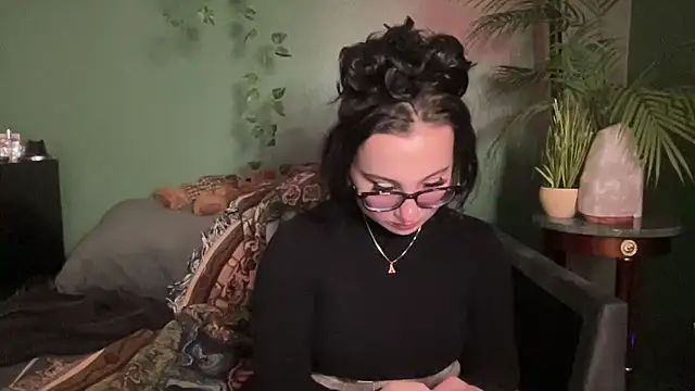 Snapshot of sweetandwet_daddy chatting on October 2025 12:01:02 PM sweetandwet daddy online show from October 2025 12:01:02 PM