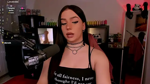 SofiRusselle online show from November 2025 06:20:01 PM