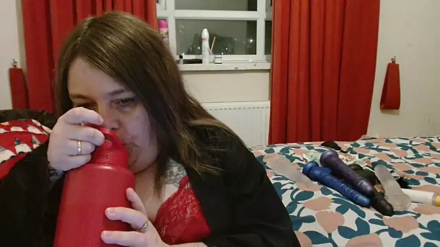Snapshot of HouseWifeWhore_Milf chatting on September 2025 07:14:02 PM HouseWifeWhore Milf online show from September 2025 07:14:02 PM