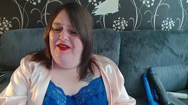 Snapshot of HouseWifeWhore_Milf chatting on September 2025 12:50:01 PM HouseWifeWhore Milf online show from September 2025 12:50:01 PM