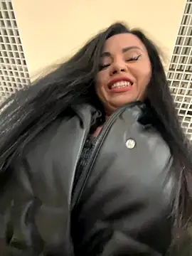 Snapshot of CrazzyChicks chatting on October 2025 07:44:01 AM CrazzyChicks online show from October 2025 07:44:01 AM