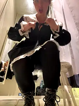 Snapshot of CrazzyChicks chatting on October 2025 06:54:01 AM CrazzyChicks online show from October 2025 06:54:01 AM