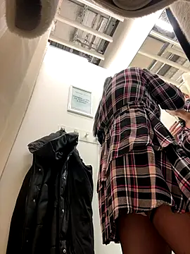 Snapshot of CrazzyChicks chatting on November 2025 06:13:01 AM CrazzyChicks online show from November 2025 06:13:01 AM