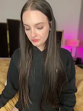 Snapshot of KarissaChantelle chatting on December 2024 06:00:02 AM KarissaChantelle online show from December 2024 06:00:02 AM