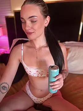 Snapshot of KarissaChantelle chatting on June 2026 05:28:02 PM KarissaChantelle online show from June 2026 05:28:02 PM