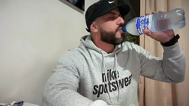 Snapshot of romeolovedark chatting on February 2026 04:31:01 AM romeolovedark online show from February 2026 04:31:01 AM