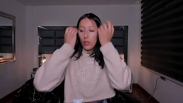 Mariana Joness online show from November 2025 02:11:02 AM