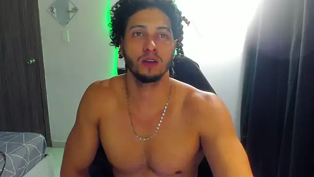 Snapshot of Kris_Khalifa69 chatting on June 2026 02:01:02 AM Kris Khalifa69 online show from June 2026 02:01:02 AM