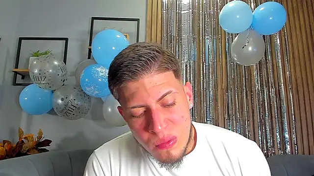 Snapshot of SebastianMaximoff chatting on December 2025 12:22:01 PM SebastianMaximoff online show from December 2025 12:22:01 PM